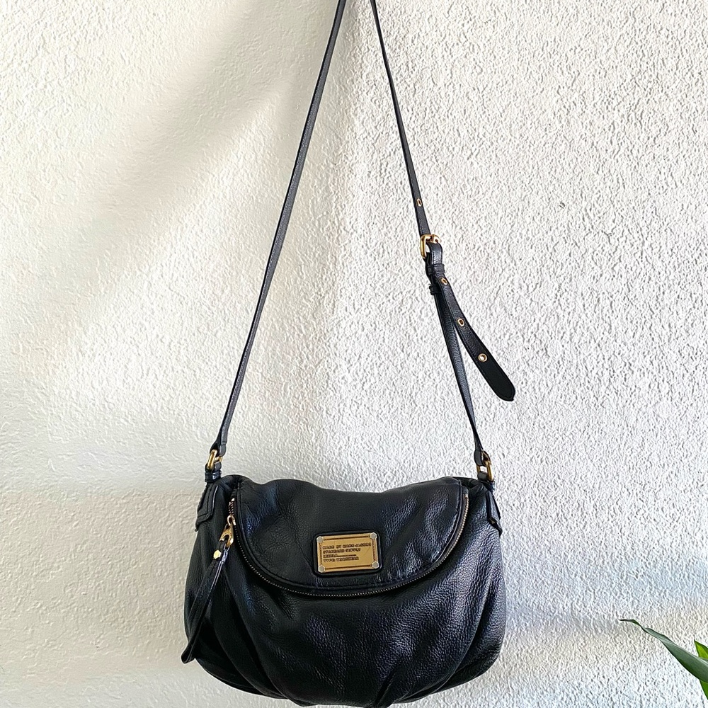MARC BY MARC JACOBS Black Pebbled Leather Crossbody Purse